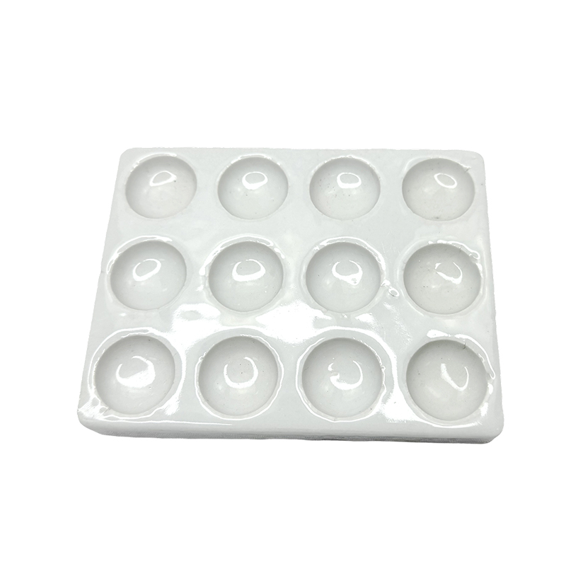 Laboratóriumi használatra 12 lyukú porcelán kerámia fehér színű reakciólap